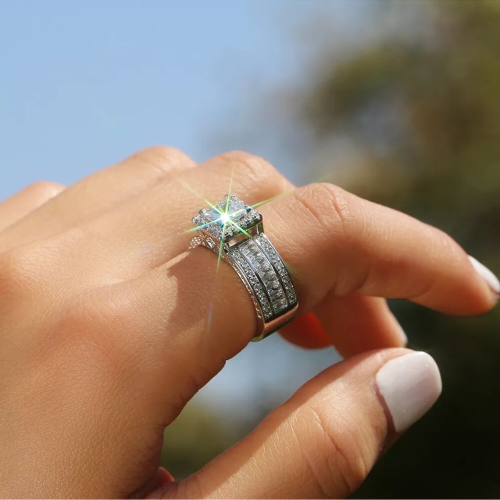 Elegant  silver Rings Cubic Zirconia Wedding Ring - Picture 2 of 2